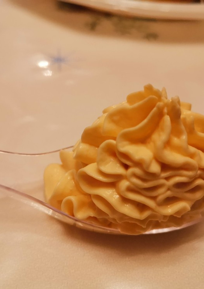 Una foto de Espuma de salmón en cucharitas