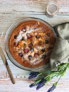 Foto de Bolo de Amêndoa e Frutos Vermelhos