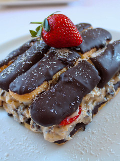 Foto de Delícia de Palitos de Champanhe com Chocolate e Creme Pasteleiro