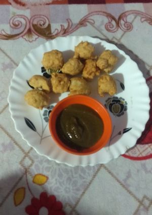 उड़द की दाल की पकौड़ी (Urad ki dal ki pakodi recipe in Hindi) रेसिपी मुख्य फोटो