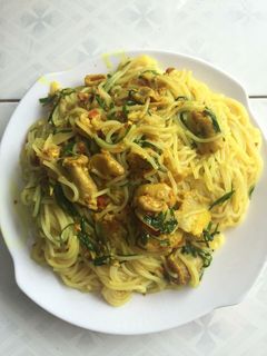 Hình của món Bún xào lòng ghệ.