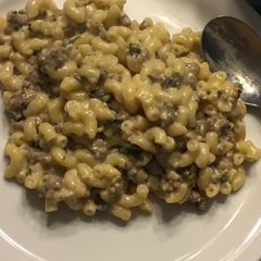 A picture of Cheese burger Mac n cheese.