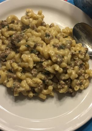 A picture of Cheese burger Mac n cheese.
