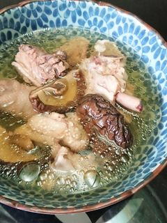 電鍋香菇雞湯 的食譜成品照片
