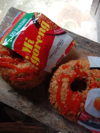 Cara Gampang Menyiapkan Resep Donat indomie keju sosis yang Lezat Anti Ribet, Sempurna