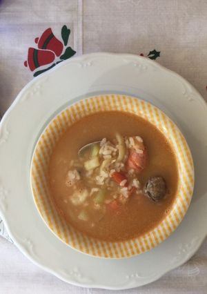 Una foto de Sopicaldo de arroz con marisco
