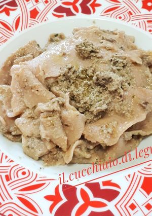 Foto di Pappardelle XXL integrali e vegane con crema di "trulle"