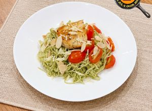 Gambar Wonton Mee With Pesto and Chicken