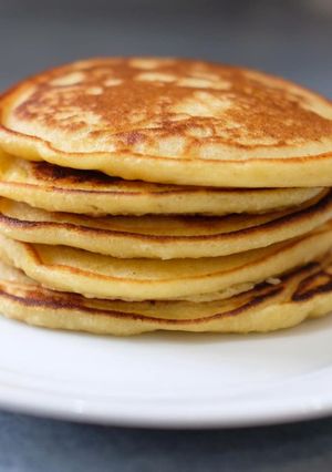 A picture of Fluffy Ricotta & Lemon Pancakes.
