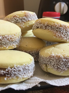 Una foto de Alfajores de maicena fáciles