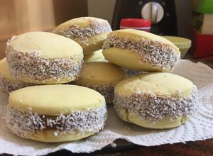 Una foto de Alfajores de maicena fáciles