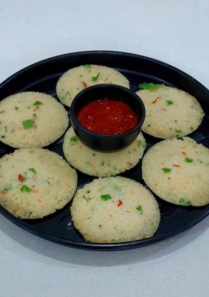 મલ્ટીગ્રેઈન વેજ ઈડલી (Multigrain Veg Idli Recipe In Gujarati) રેસીપી મુખ્ય ફોટો