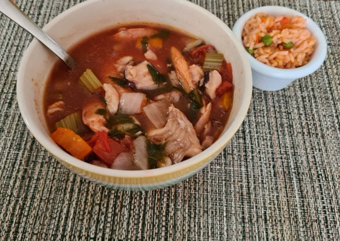 Mariscada en olla de barro