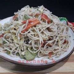 A picture of Veg chow mein.
