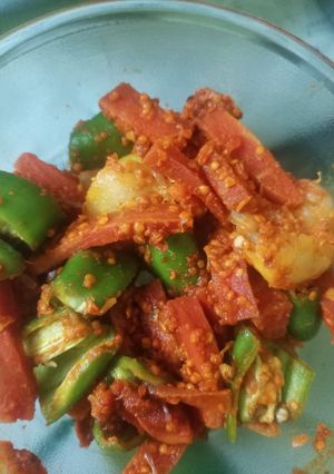 ગાજર મરચાં લીંબુ નું અથાણું (Gajar Marcha Limbu Athanu Recipe In Gujarati) રેસીપી મુખ્ય ફોટો