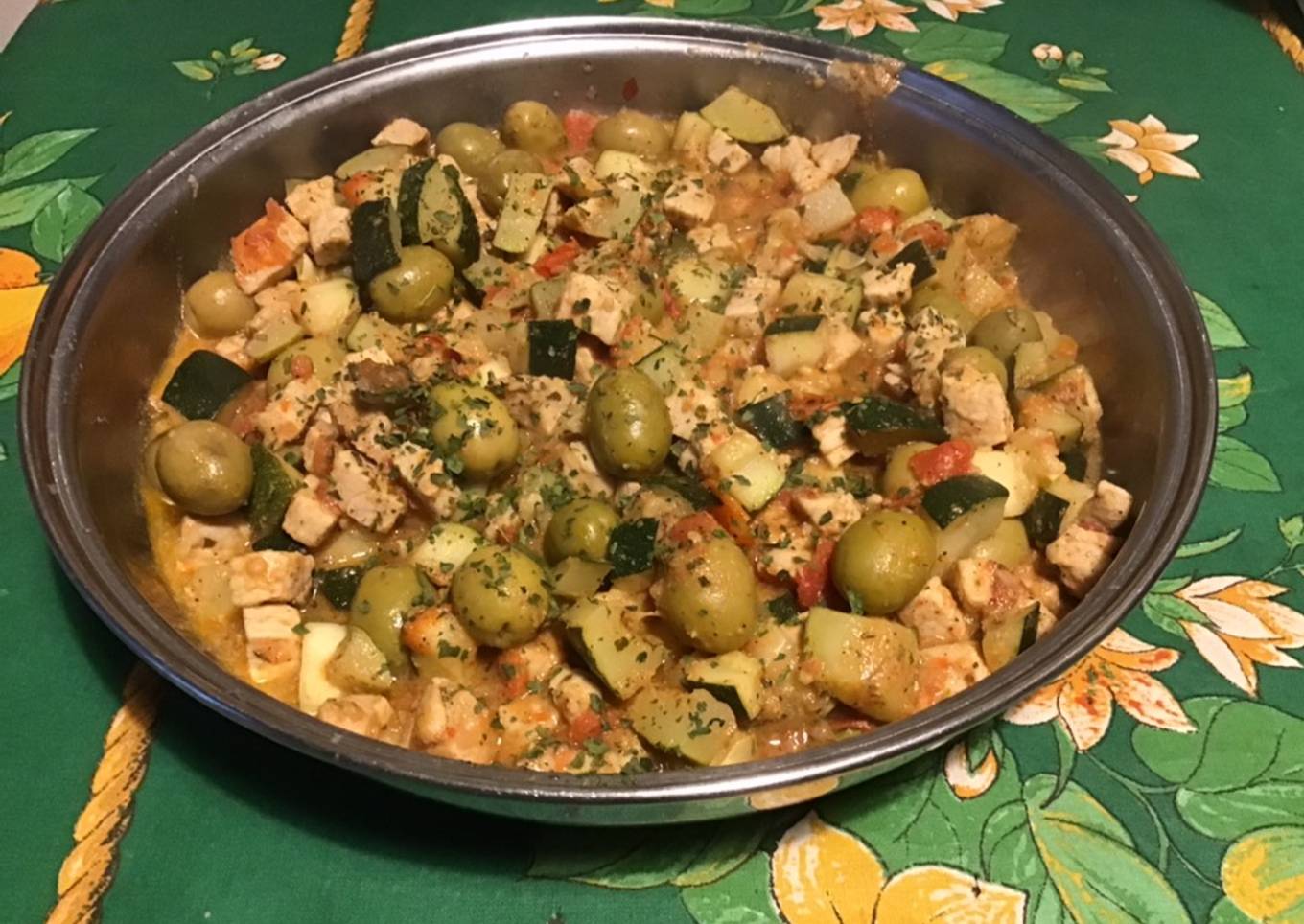 Veau aux olives,tomates et courgette