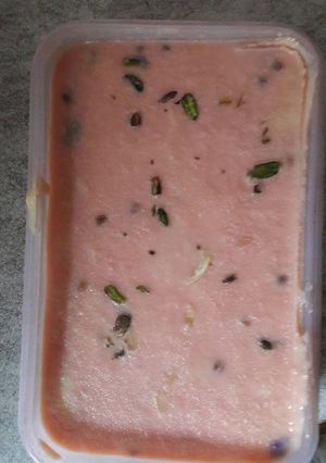 रूहअफजा आइस क्रीम (Roohafza Ice cream recipe in hindi) रेसिपी मुख्य फोटो