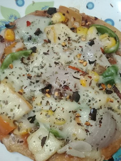 पिज़्ज़ा (Pizza recipe in Hindi) रेसिपी मुख्य फोटो
