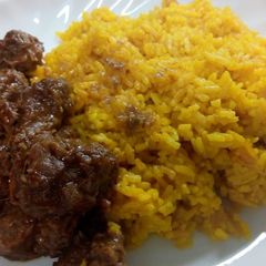 A picture of Indonesian Rendang and Yellow Rice.
