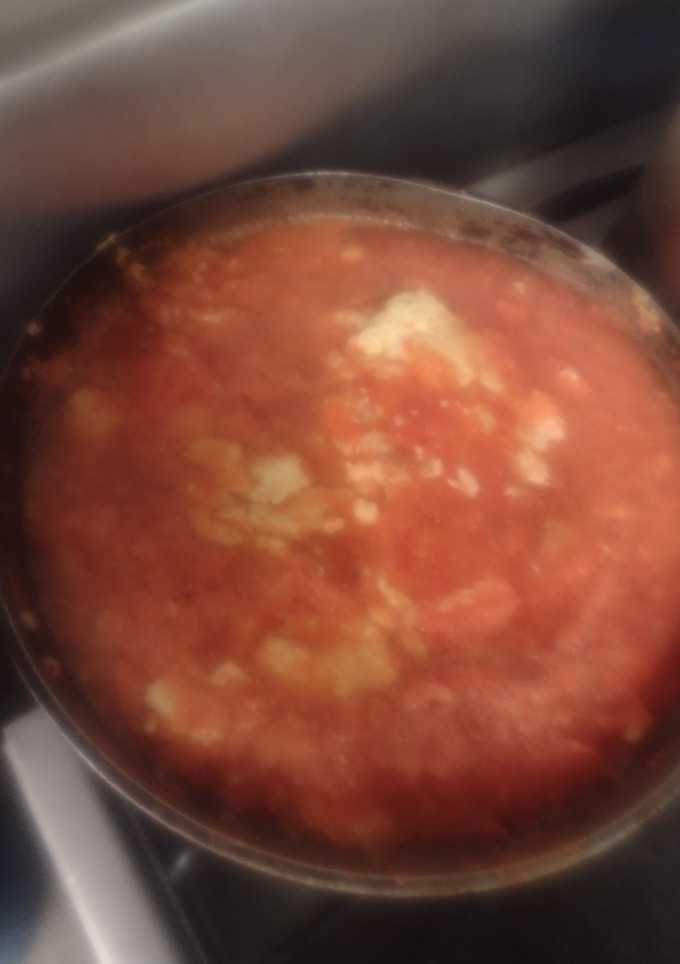 Una foto de Huevo en salsa de jitomate 🍅😍😍