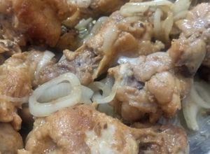 Foto de Coxinha da asa de frango (Drumet), assada em panela e acebolada