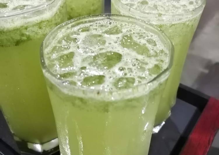 Steps to Make Any-night-of-the-week Mint lemonade