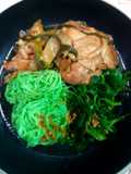 บะหมี่หยกไก่และกระดูกอ่อนตุ๋นเต้าซี่