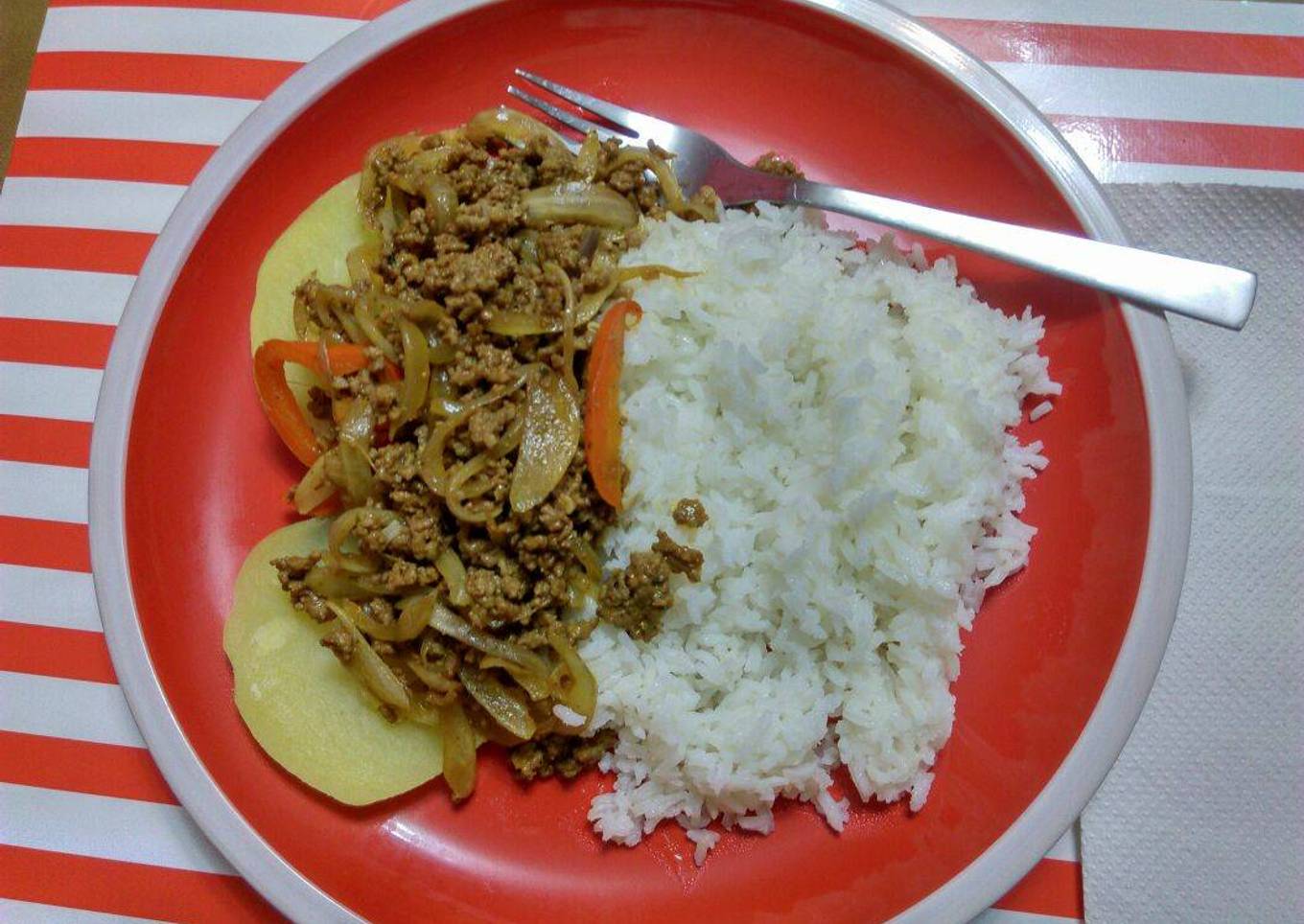 Encebollado de carne molida