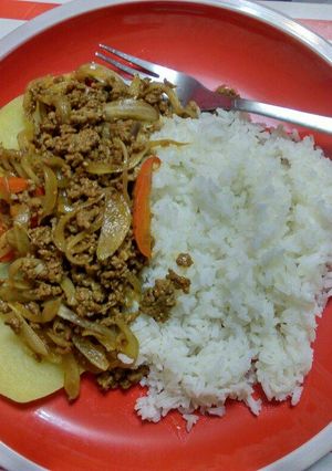 Una foto de Encebollado de carne molida