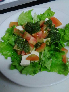 Una foto de Ensalada Capresa Con Pesto