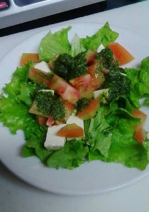 Una foto de Ensalada Capresa Con Pesto