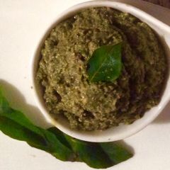 A picture of Curry patta chutney.