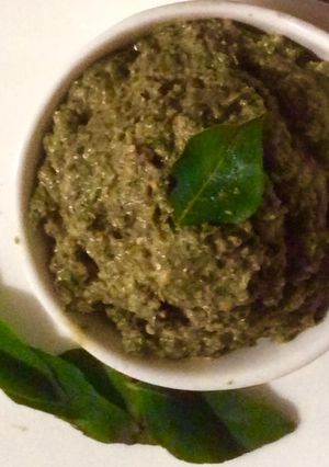 A picture of Curry patta chutney.