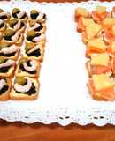 Canapés: gamba y caviar / salmón y piña
