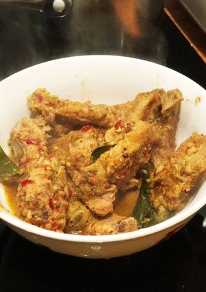 A picture of Pork Rib in Thai Curry.