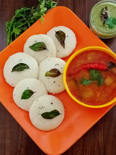 A picture of Idli Sambar.