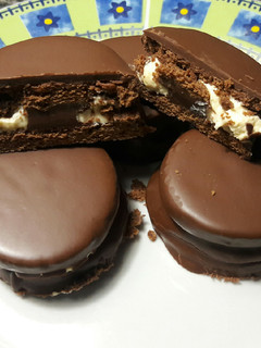 Una foto de Alfajores
