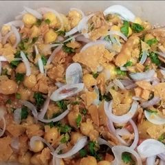 A picture of Street Style Chatkhareydaar Chana Chaat 🥣.
