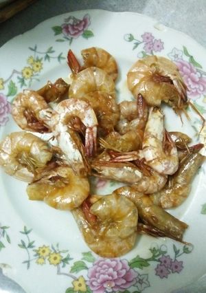 Hình của món Tôm rang mặn để nguyên vỏ.