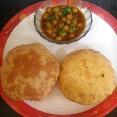 A picture of Masala poori.