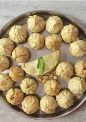 A picture of Fried modak(taliv).