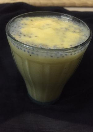 மாம்பழ மில்க் ஷேக் (Maammbala milkshake recipe in tamil) செய்முறை முக்கிய புகைப்படம்