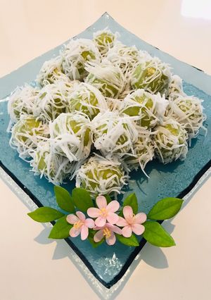 A picture of Pandan Coconut Rice Balls (Khanom Tom Bai Toey).