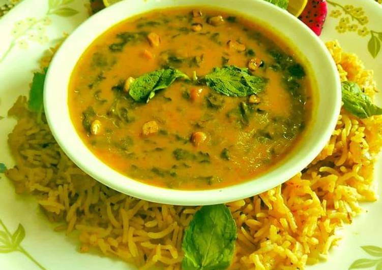 Simple Way to Make Perfect Spinach Fenugreek Dal