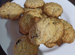Una foto de Ricas galletas de avena y pasas de uva muy fácil