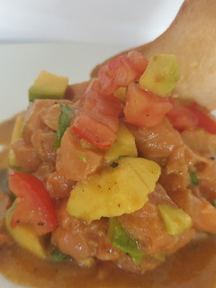 Una foto de Tartar de salmón con pimentón paprika