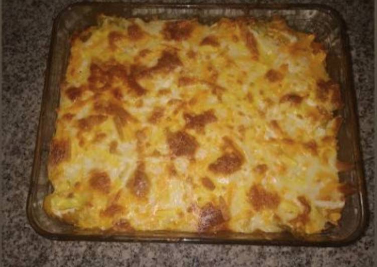 Lacitos con carne picada, tomate, bechamel y queso gratinado