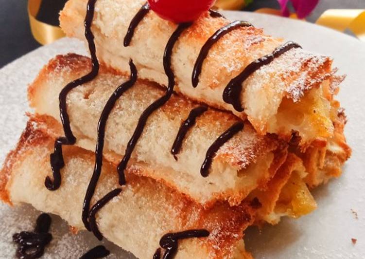 French Apple Toast Roll Up