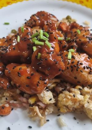Una foto de DAKGANGJEONG (pollo agridulce Coreano)