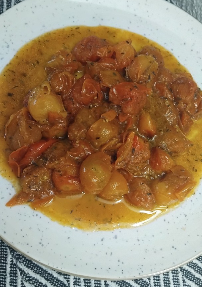 Una foto de Tomates 🍅 cherry 🍒confitados 🍭